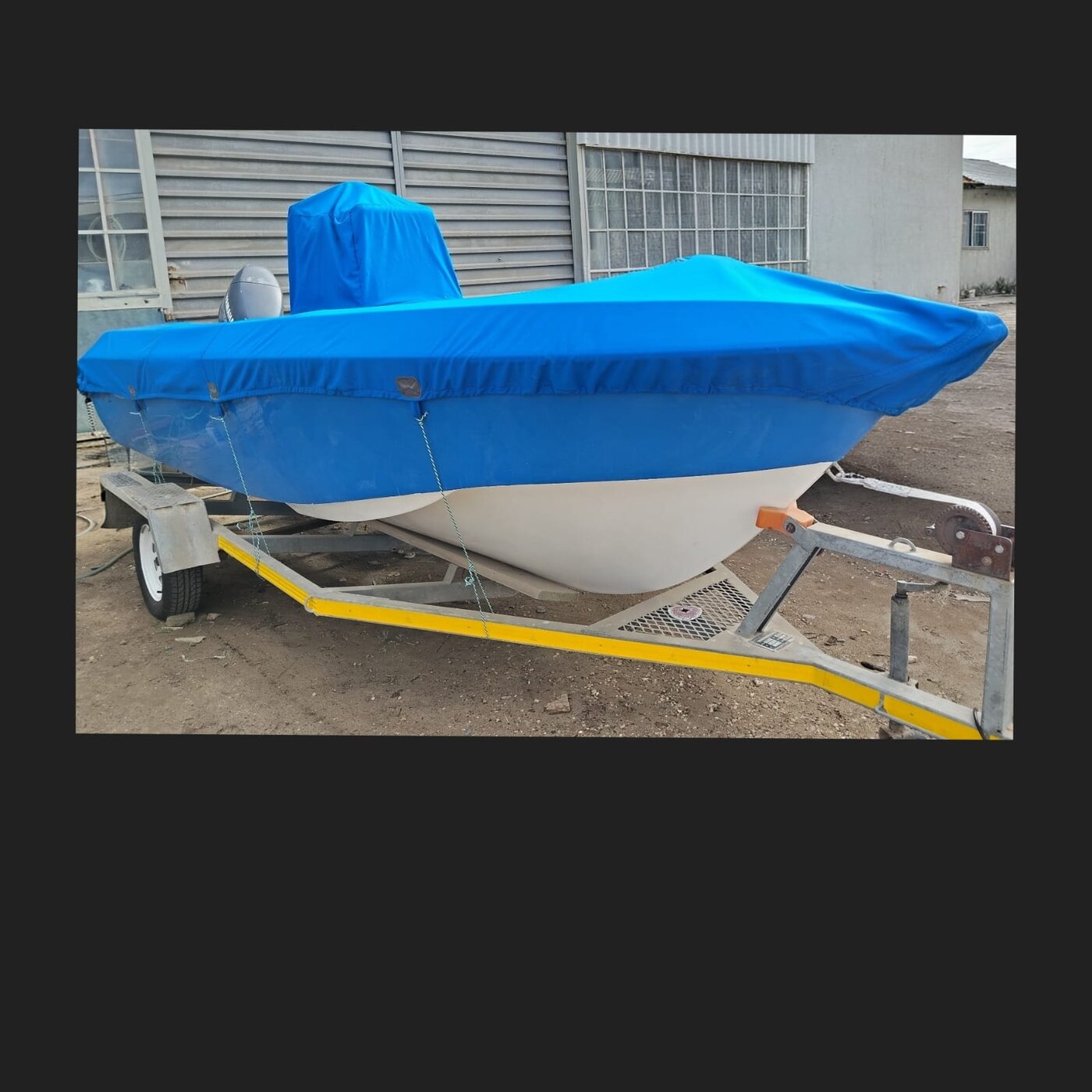Custom fitted boat cover