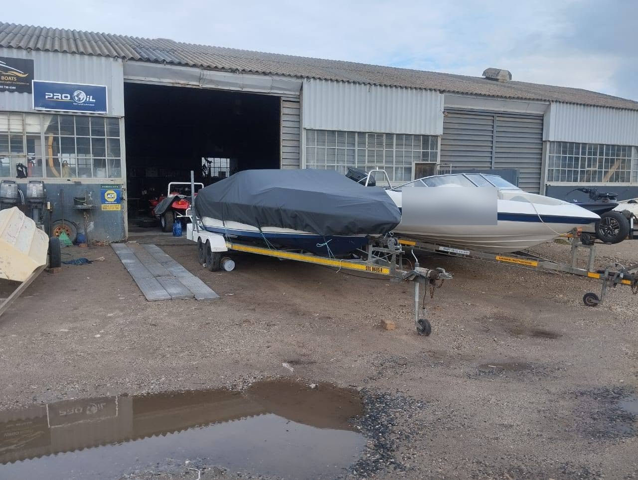 Custom-made fitted boat cover by Chaotic