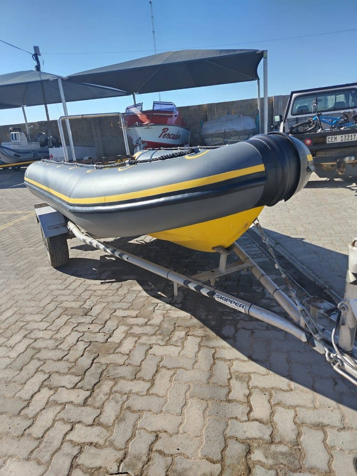 Grey and yellow — bow detail